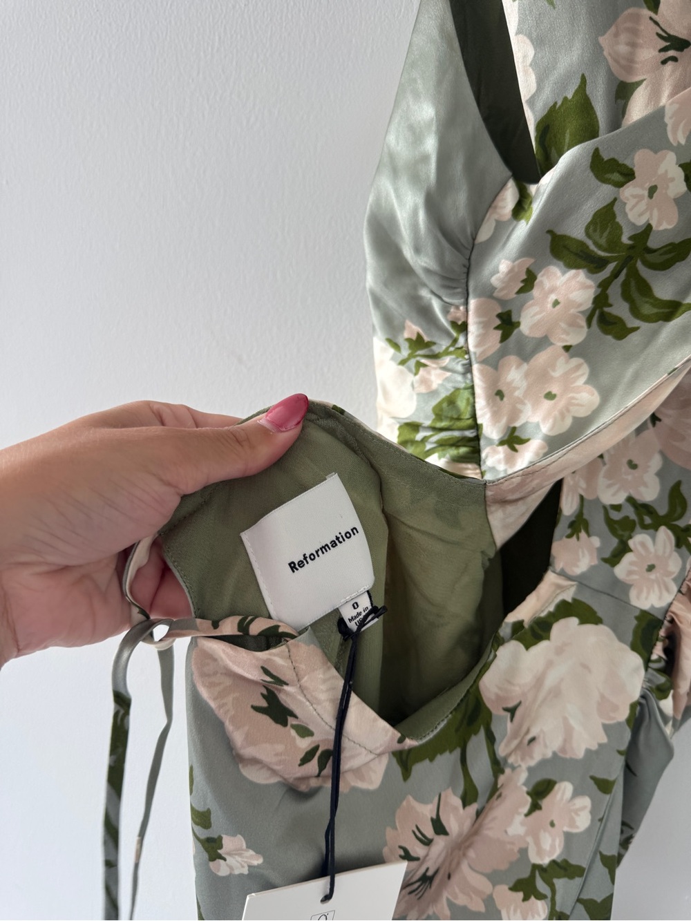 REFORMATION Anaiis Silk Dress in Tarragon 0 - Picture 3 of 7